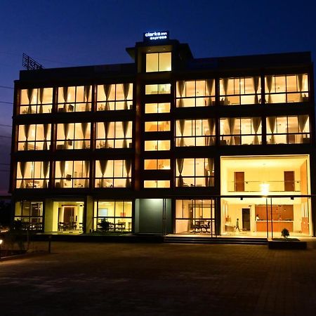 Clarks Inn Express, Krs Road-Mandya, Mysore Ngoại thất bức ảnh