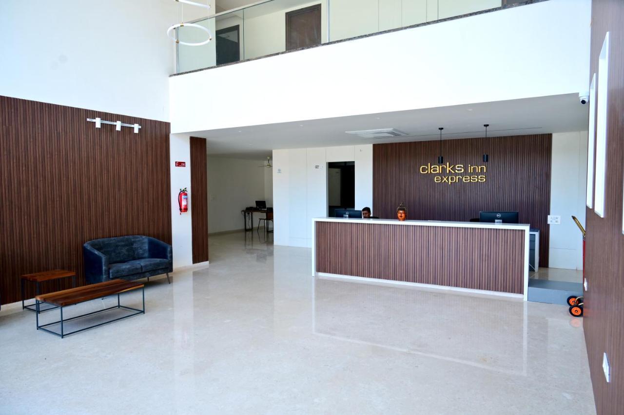 Clarks Inn Express, Krs Road-Mandya, Mysore Ngoại thất bức ảnh